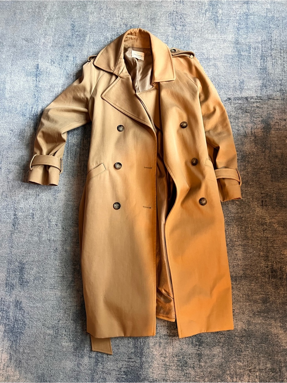 Sezane Classic Tan Trench Coat - Stylish Double-Breasted Overcoat.